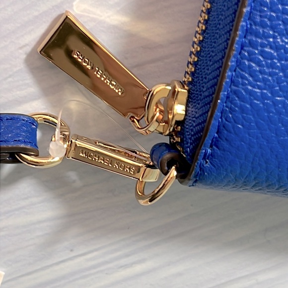 🌸 MICHAEL KORS ELECTRIC BLUE LARGE FLAT MULTIFUNCTION PHONE CASE LEATHER